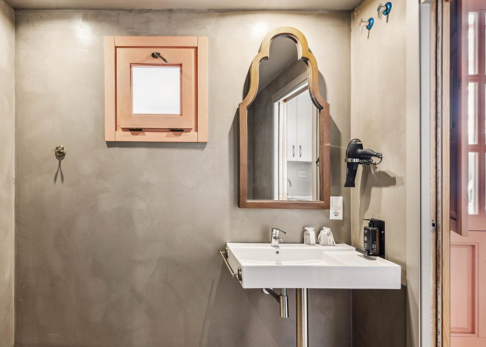 Limehome Cordoba Calle Pozanco ภายนอก รูปภาพ